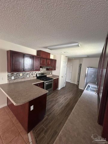 3177 Two Sisters Way, Pensacola, FL 32505