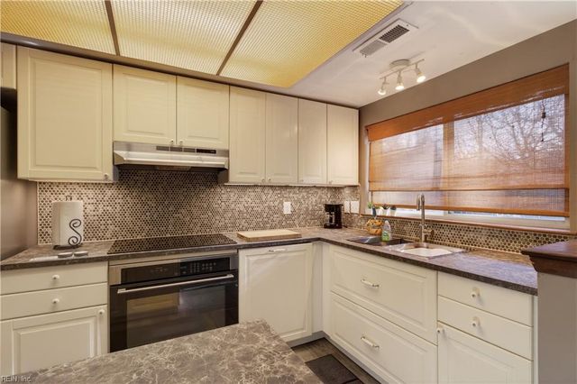 5525 Keydet DR, Virginia Beach, VA 23462