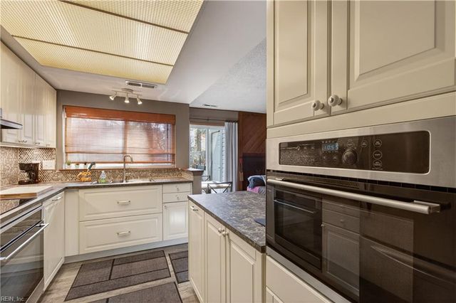 5525 Keydet DR, Virginia Beach, VA 23462