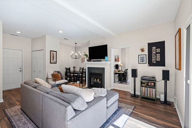 1928 N Kedzie Avenue 103, Chicago, IL 60647