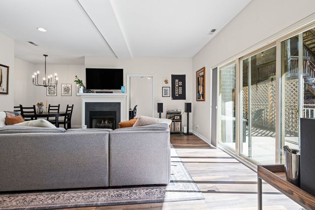 1928 N Kedzie Avenue 103, Chicago, IL 60647