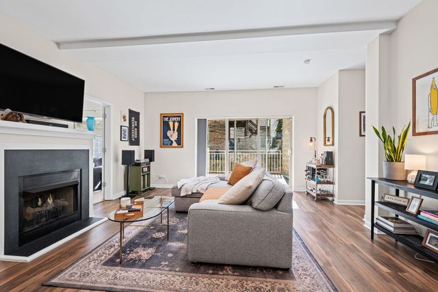 1928 N Kedzie Avenue 103, Chicago, IL 60647