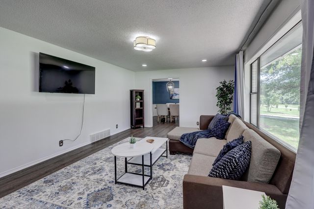 4425 Connecticut Avenue, Joplin, MO 64804