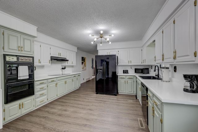 4425 Connecticut Avenue, Joplin, MO 64804