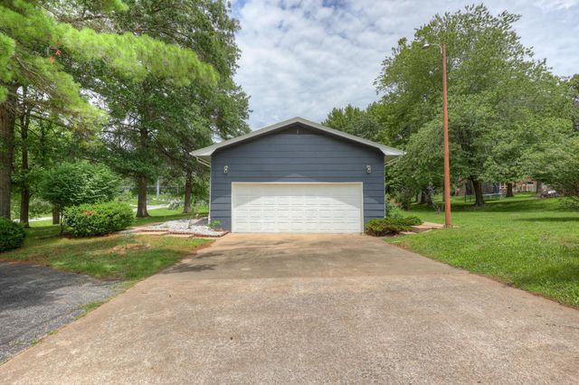 4425 Connecticut Avenue, Joplin, MO 64804