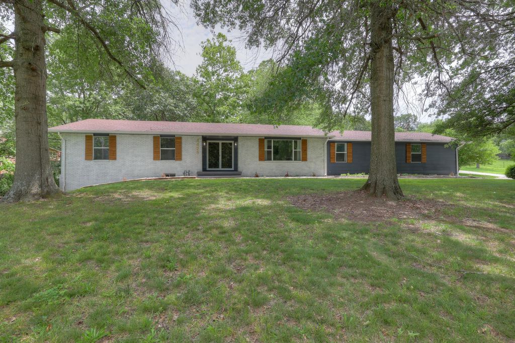 4425 Connecticut Avenue, Joplin, MO 64804