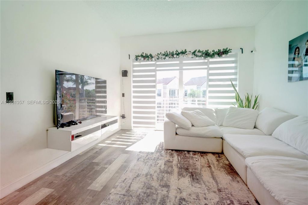 2721 Ocean Club Blvd 303, Hollywood, FL 33019