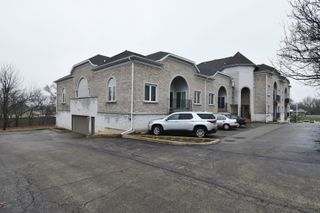 1990 Larkin Avenue 4, Elgin, IL 60123