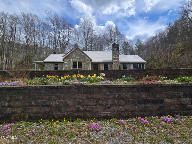 303 Tennessee 143, Roan Mountain, TN 37687