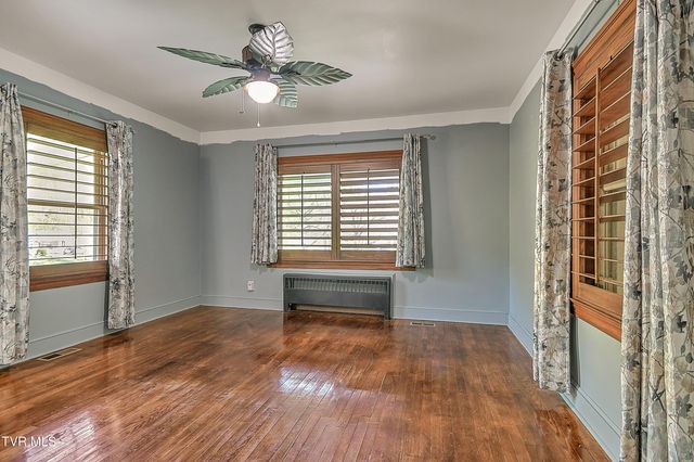 303 Tennessee 143, Roan Mountain, TN 37687