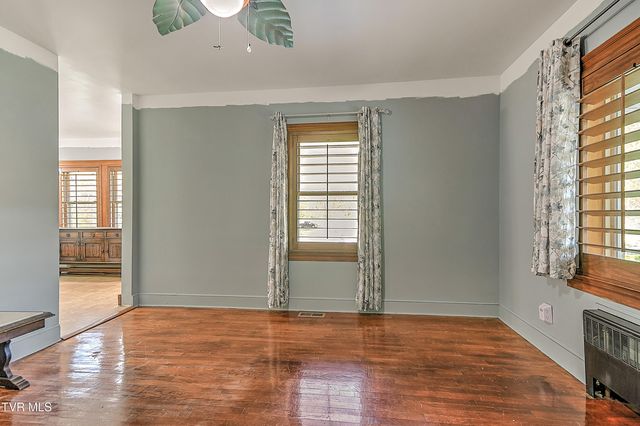 303 Tennessee 143, Roan Mountain, TN 37687
