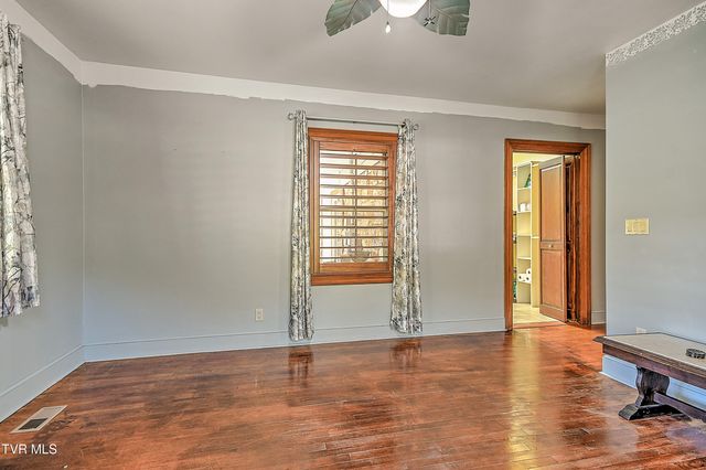 303 Tennessee 143, Roan Mountain, TN 37687