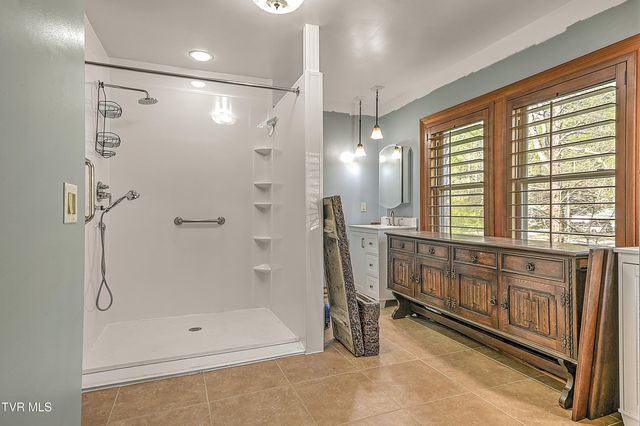 303 Tennessee 143, Roan Mountain, TN 37687