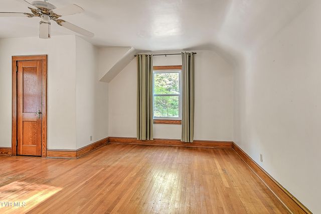 303 Tennessee 143, Roan Mountain, TN 37687