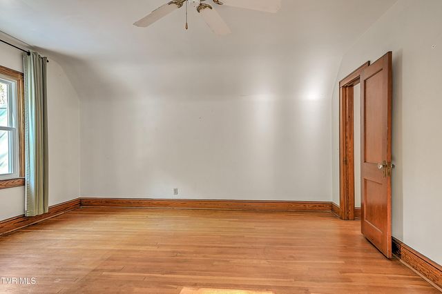 303 Tennessee 143, Roan Mountain, TN 37687