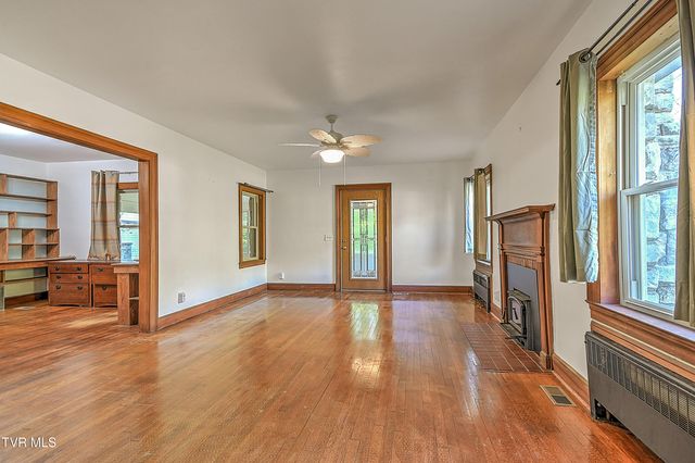 303 Tennessee 143, Roan Mountain, TN 37687