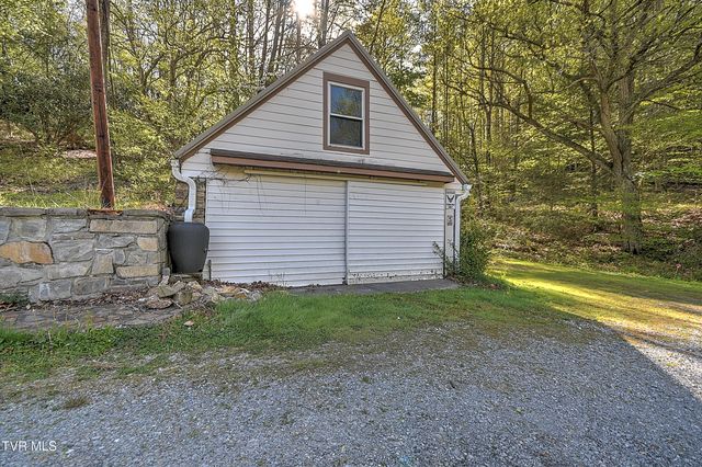 303 Tennessee 143, Roan Mountain, TN 37687