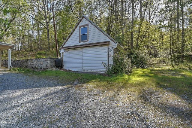 303 Tennessee 143, Roan Mountain, TN 37687