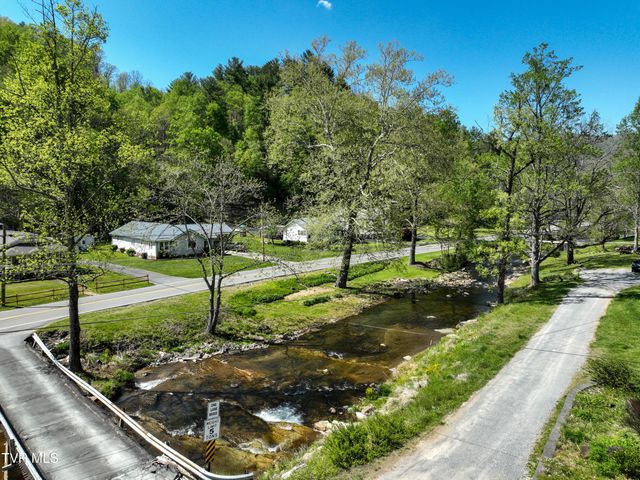303 Tennessee 143, Roan Mountain, TN 37687