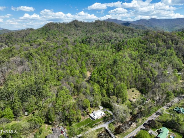 303 Tennessee 143, Roan Mountain, TN 37687