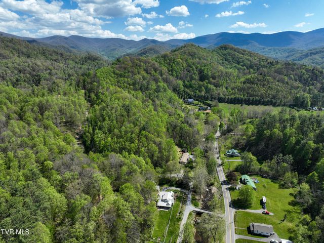 303 Tennessee 143, Roan Mountain, TN 37687