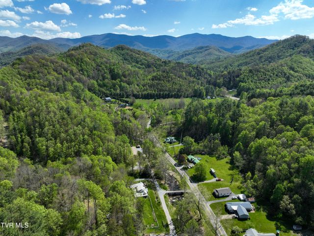 303 Tennessee 143, Roan Mountain, TN 37687