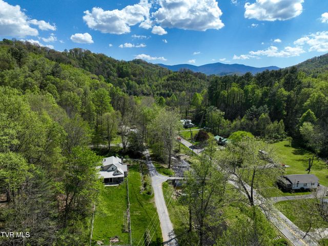 303 Tennessee 143, Roan Mountain, TN 37687