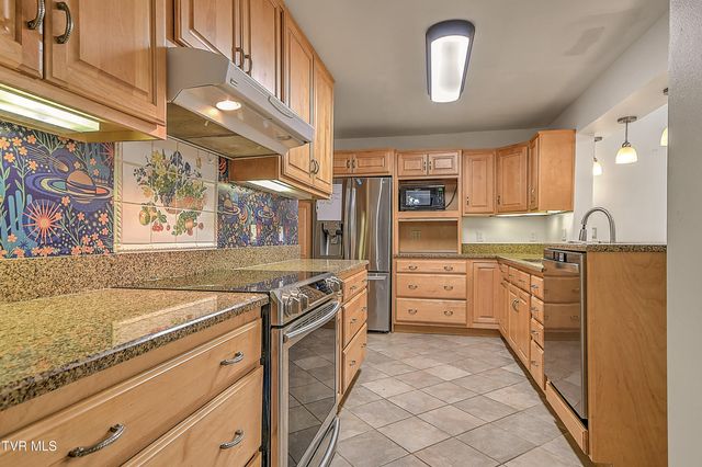 303 Tennessee 143, Roan Mountain, TN 37687