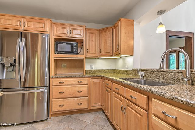 303 Tennessee 143, Roan Mountain, TN 37687