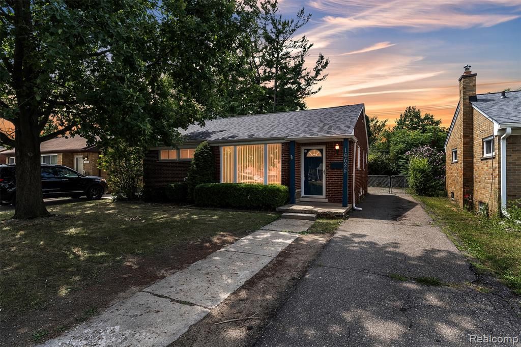 16625 Beech Daly Road, Redford, MI 48240