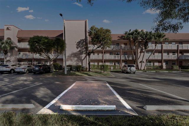 9601 Sunrise Lakes Blvd 206, Sunrise, FL 33322