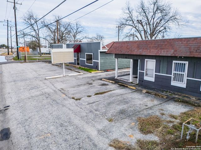 7036 US Highway 87, China Grove, TX 78263