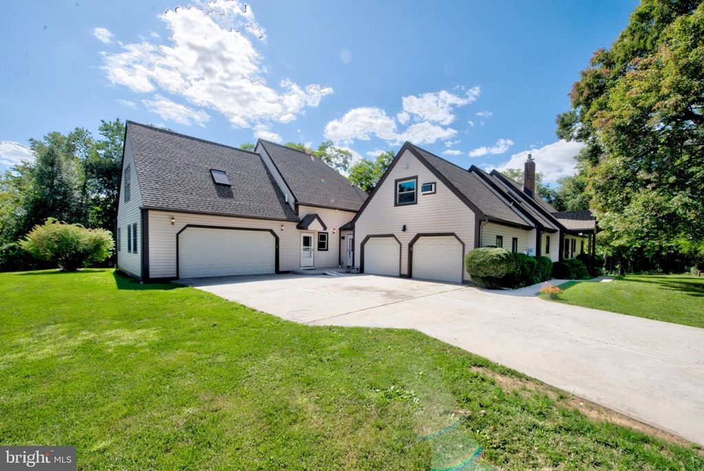 100 RUSSELL RD, PHOENIXVILLE, PA 19460 — exterior
