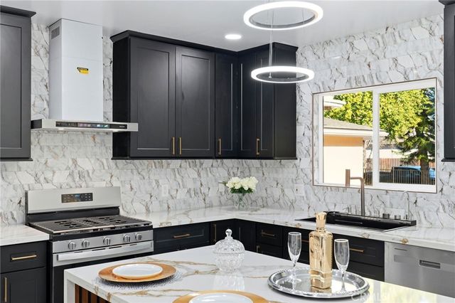18114 Schoenborn, Northridge, CA 91325
