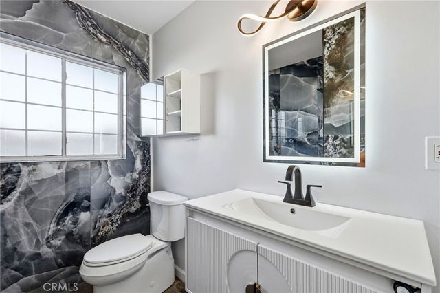 18114 Schoenborn, Northridge, CA 91325