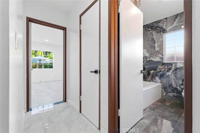 18114 Schoenborn, Northridge, CA 91325
