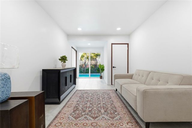 18114 Schoenborn, Northridge, CA 91325