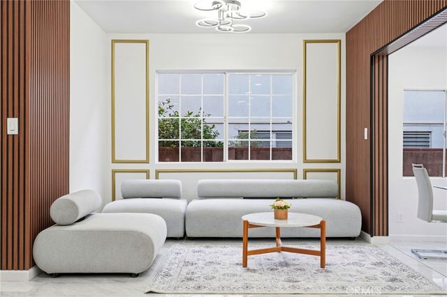 18114 Schoenborn, Northridge, CA 91325