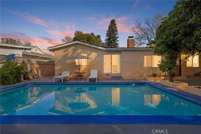 18114 Schoenborn, Northridge, CA 91325