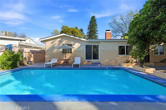 18114 Schoenborn, Northridge, CA 91325