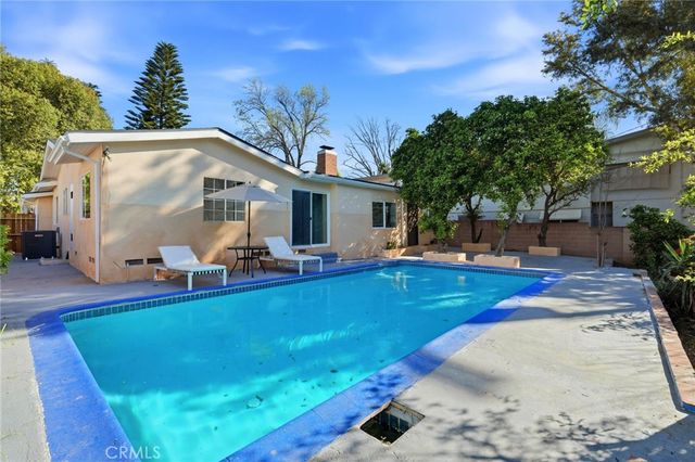 18114 Schoenborn, Northridge, CA 91325