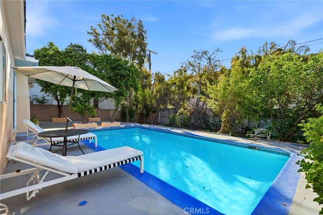 18114 Schoenborn, Northridge, CA 91325