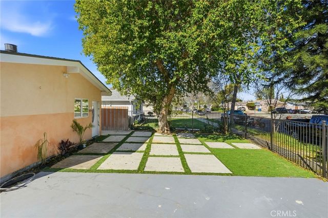18114 Schoenborn, Northridge, CA 91325