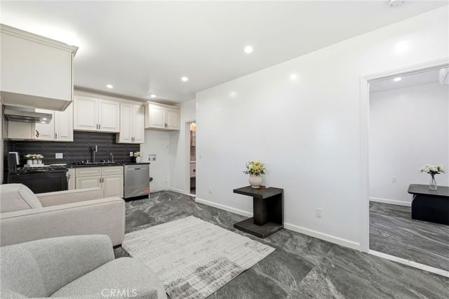 18114 Schoenborn, Northridge, CA 91325