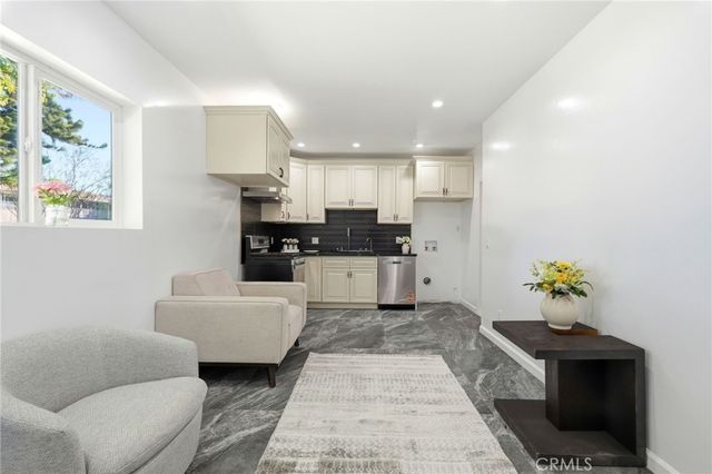 18114 Schoenborn, Northridge, CA 91325