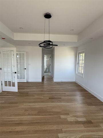 2661 Hyacinth Street, Westbury, NY 11590