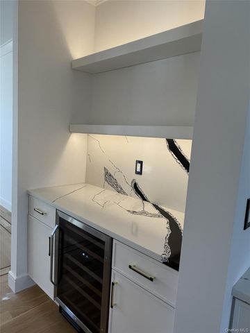 2661 Hyacinth Street, Westbury, NY 11590