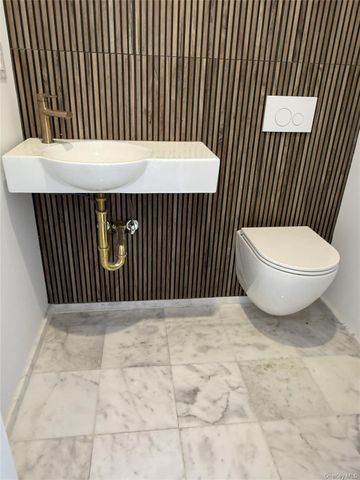 2661 Hyacinth Street, Westbury, NY 11590