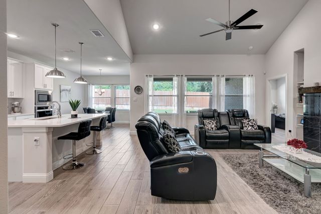 237 Gardenia Drive, Azle, TX 76020