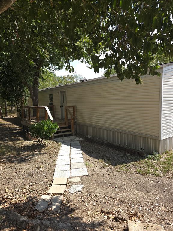 149 Castle Guard LN, San Marcos, TX 78666